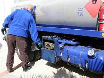 Αυξάνεται ο ειδικός φόρος σε πετρέλαιο και βενζίνη